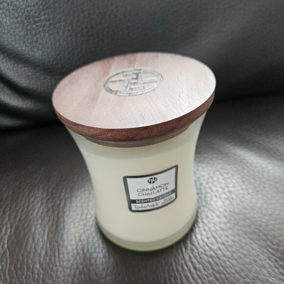 Timber Wick Scented Candle With Wood Lid 10 oz New - Picture 1 of 6